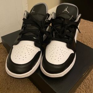 Air Jordan 1s Low (GS)
